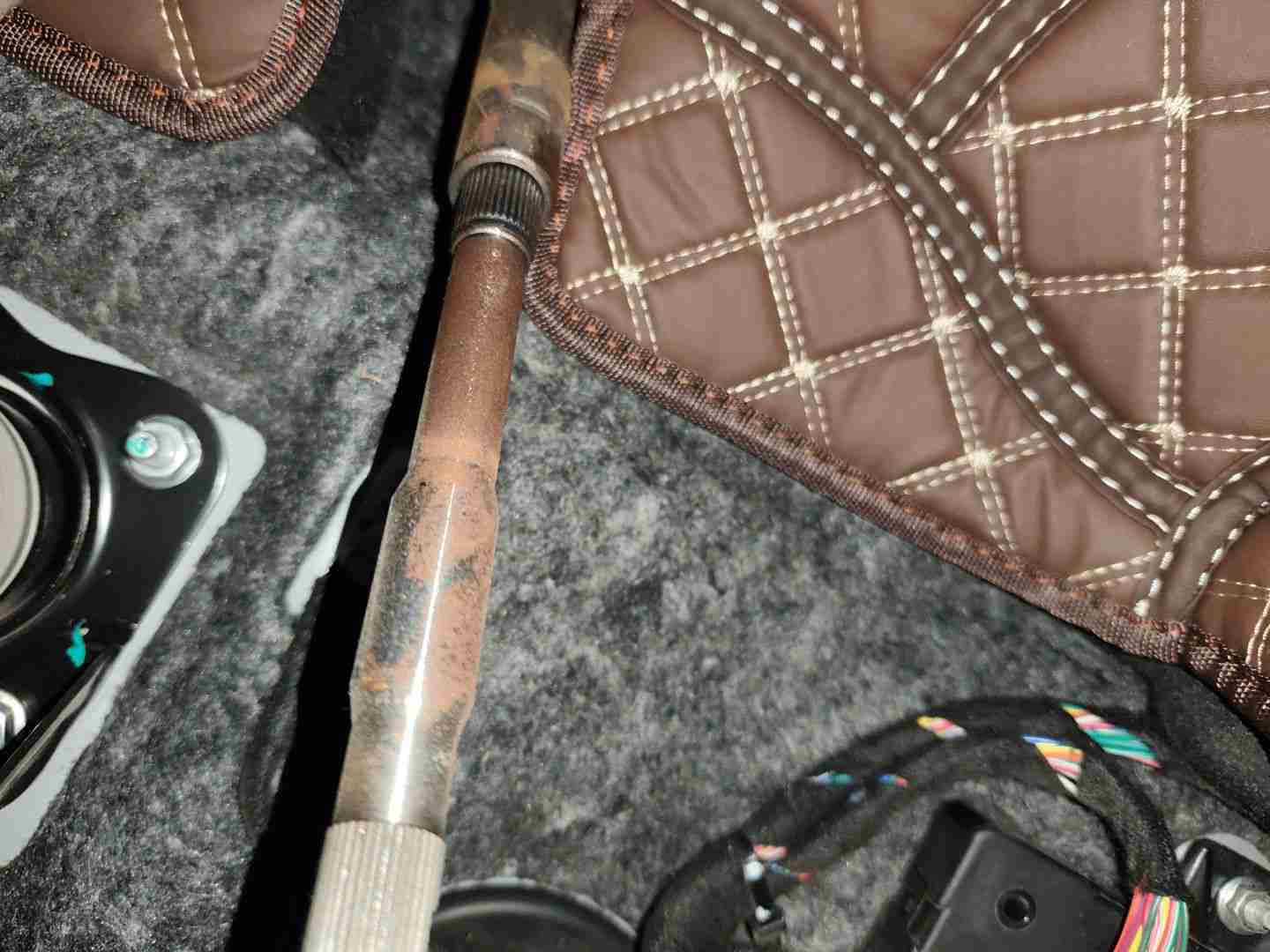 转向柱存在浮锈情况实拍