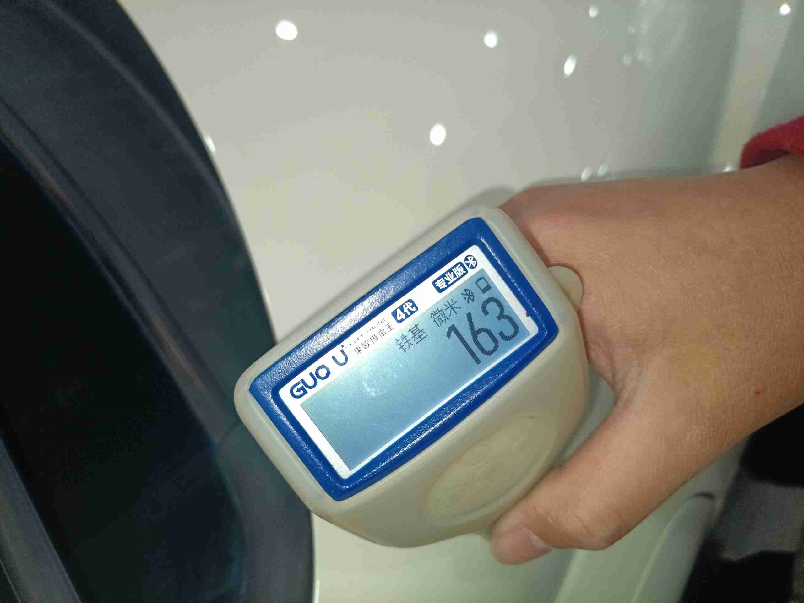 发动机舱盖漆面修复痕迹实拍