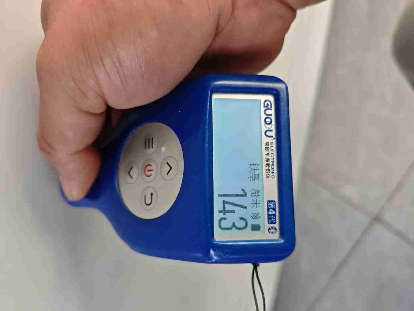 右侧前门漆面修复痕迹实拍