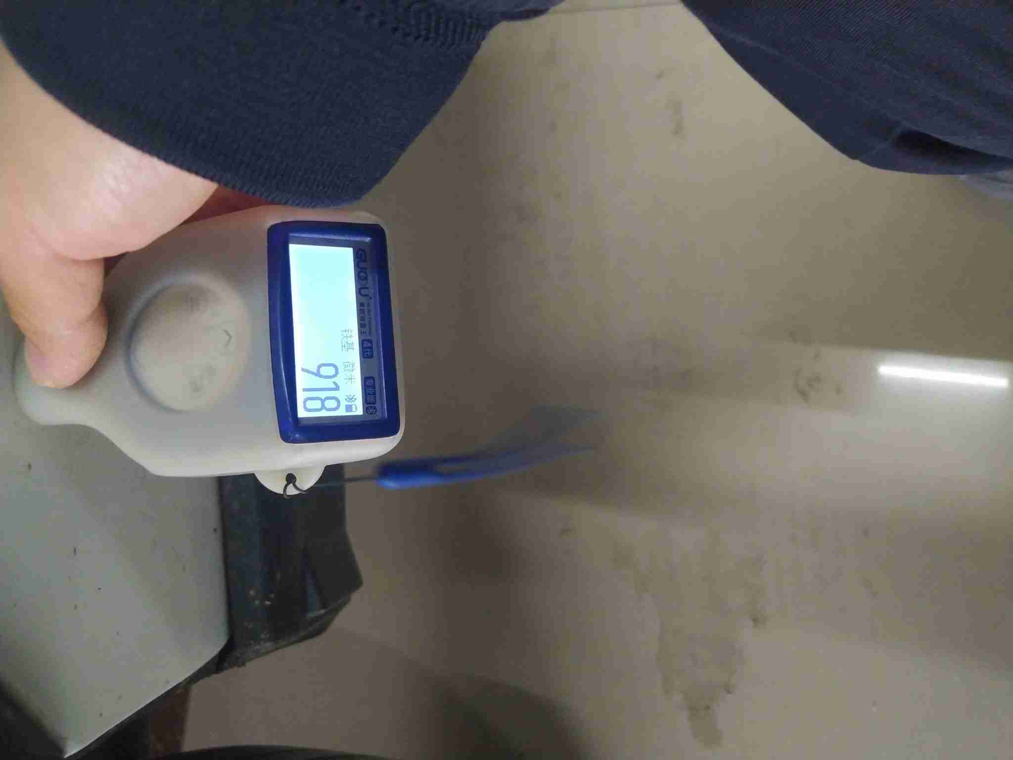 右侧后门漆面钣金修复痕迹实拍
