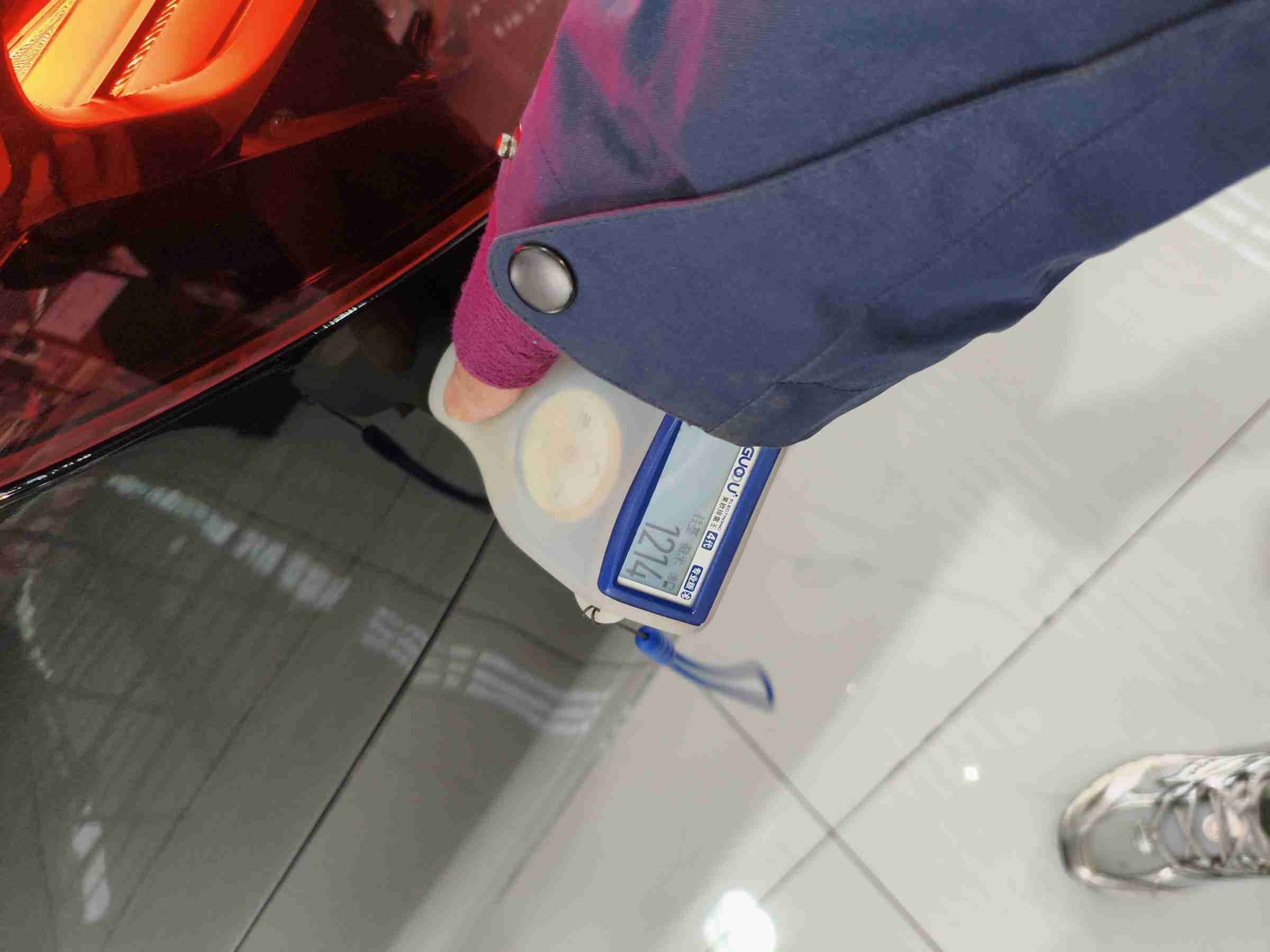 左后翼子板钣金痕迹实拍
