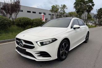 奔驰A级 2022款 改款三 A 200 L 运动轿车时尚型
