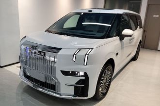 极氪009 2024款 六座行政版四驱 108kWh