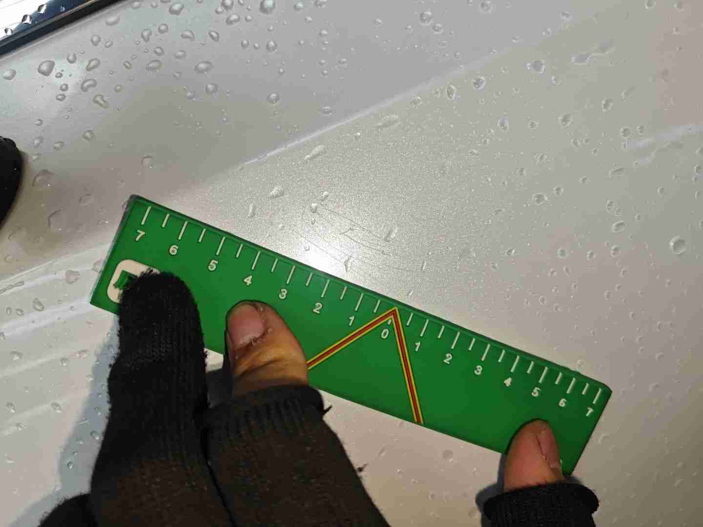 左前门漆面损伤实拍