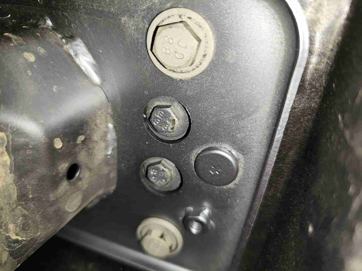 前防撞梁更换痕迹实拍