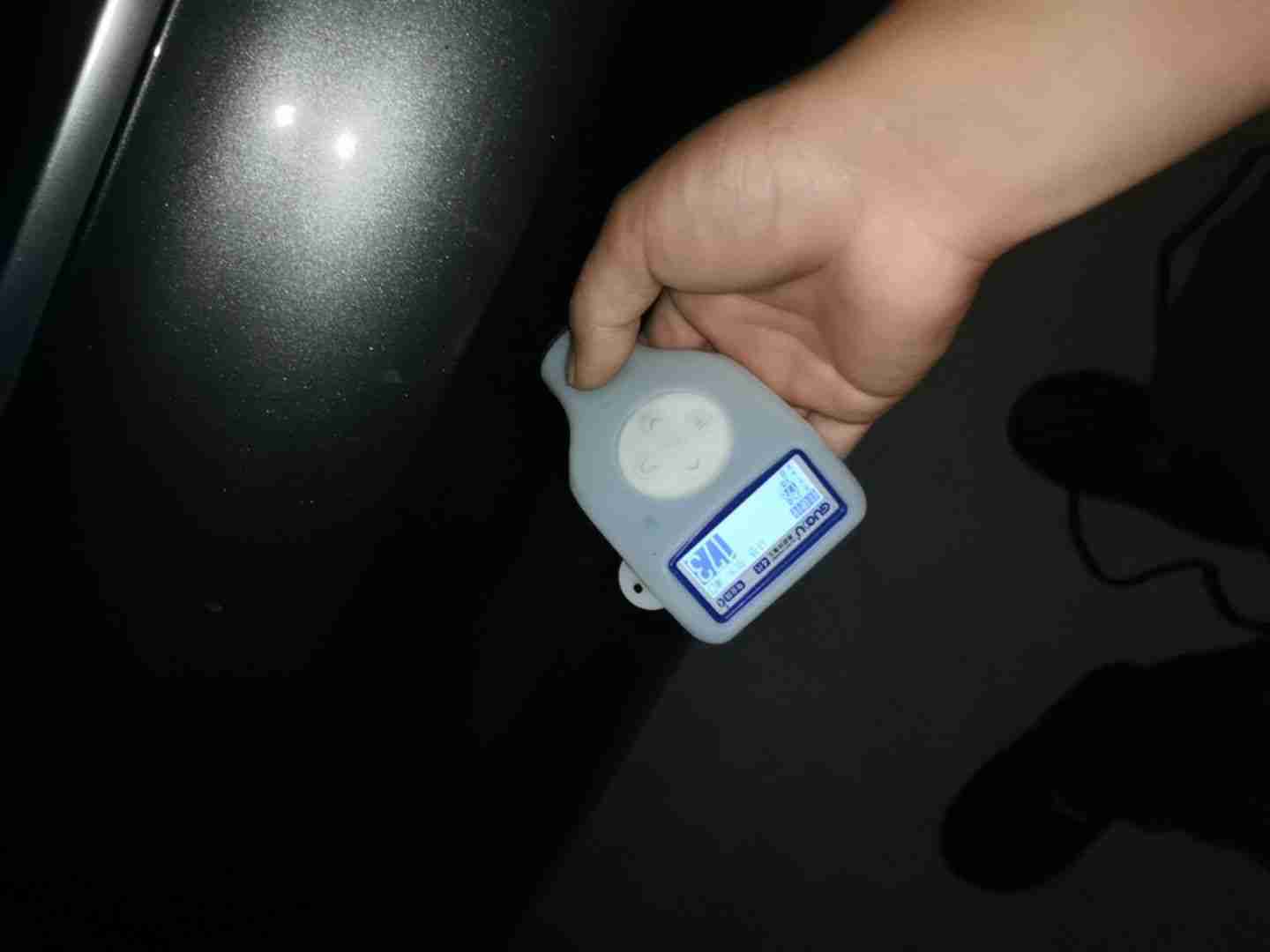 左侧后门局部喷漆修复情况实拍