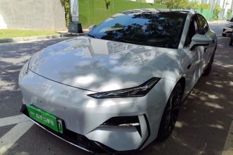 吉利银河 银河E8 2025款 700km 远航智驾版