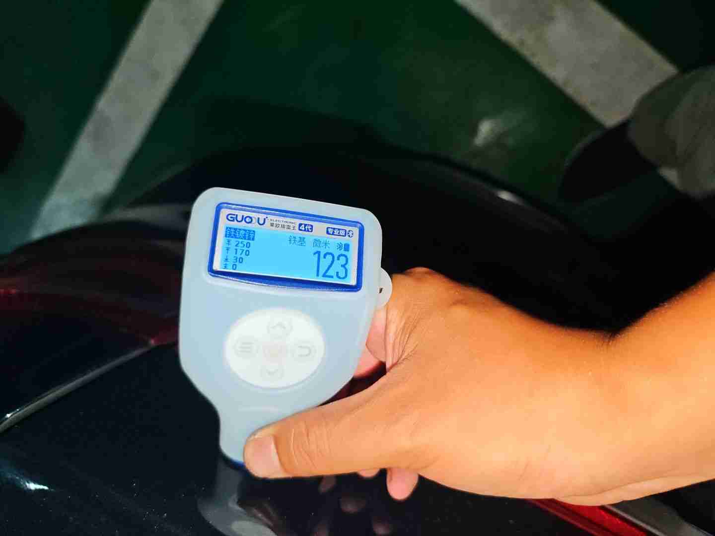 后备箱盖漆面修复情况实拍