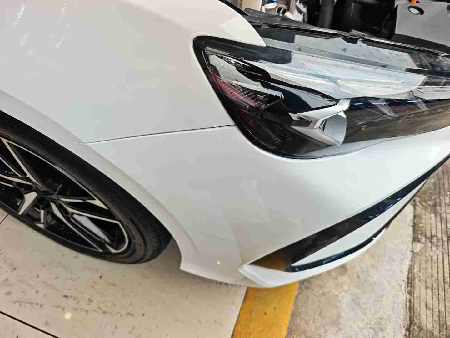 前保险杠安装轻微异常实拍