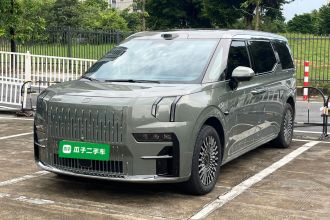极氪009 2024款 七座过道版四驱 108kWh
