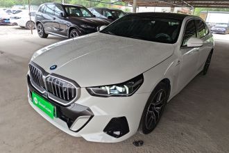 宝马i5 2024款 eDrive 35L 尊享型 M运动套装