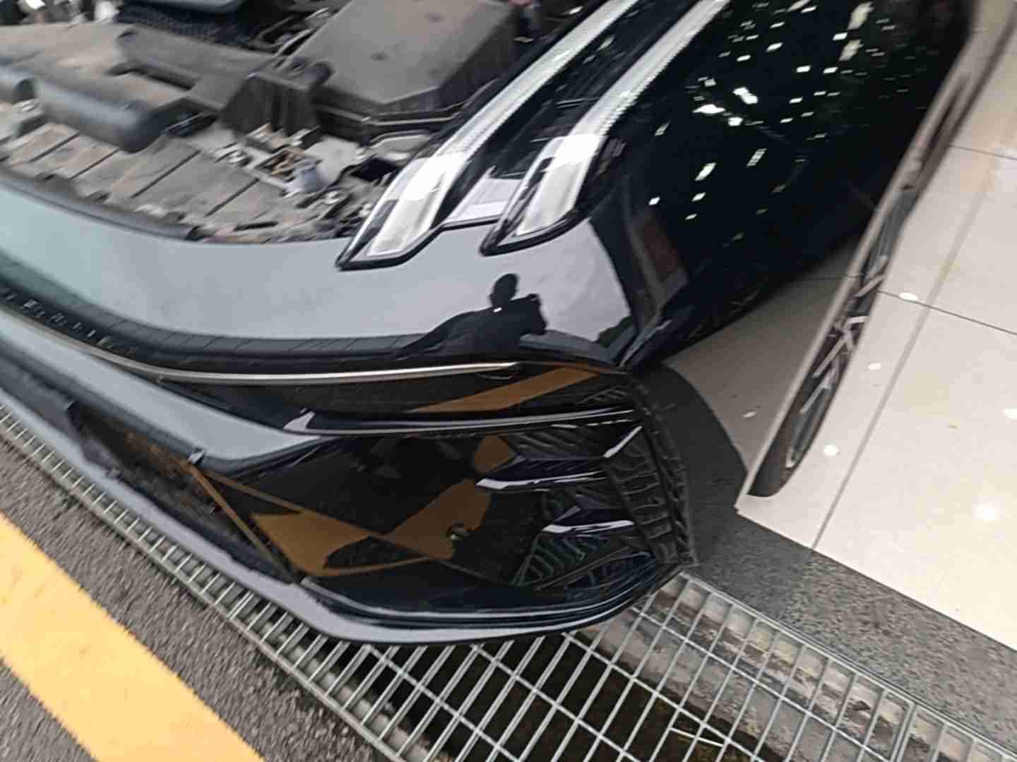 领克03车头前脸及前保险杠整体外观