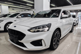 福特 福克斯 2021款 三厢 EcoBoost 180 自动ST Line