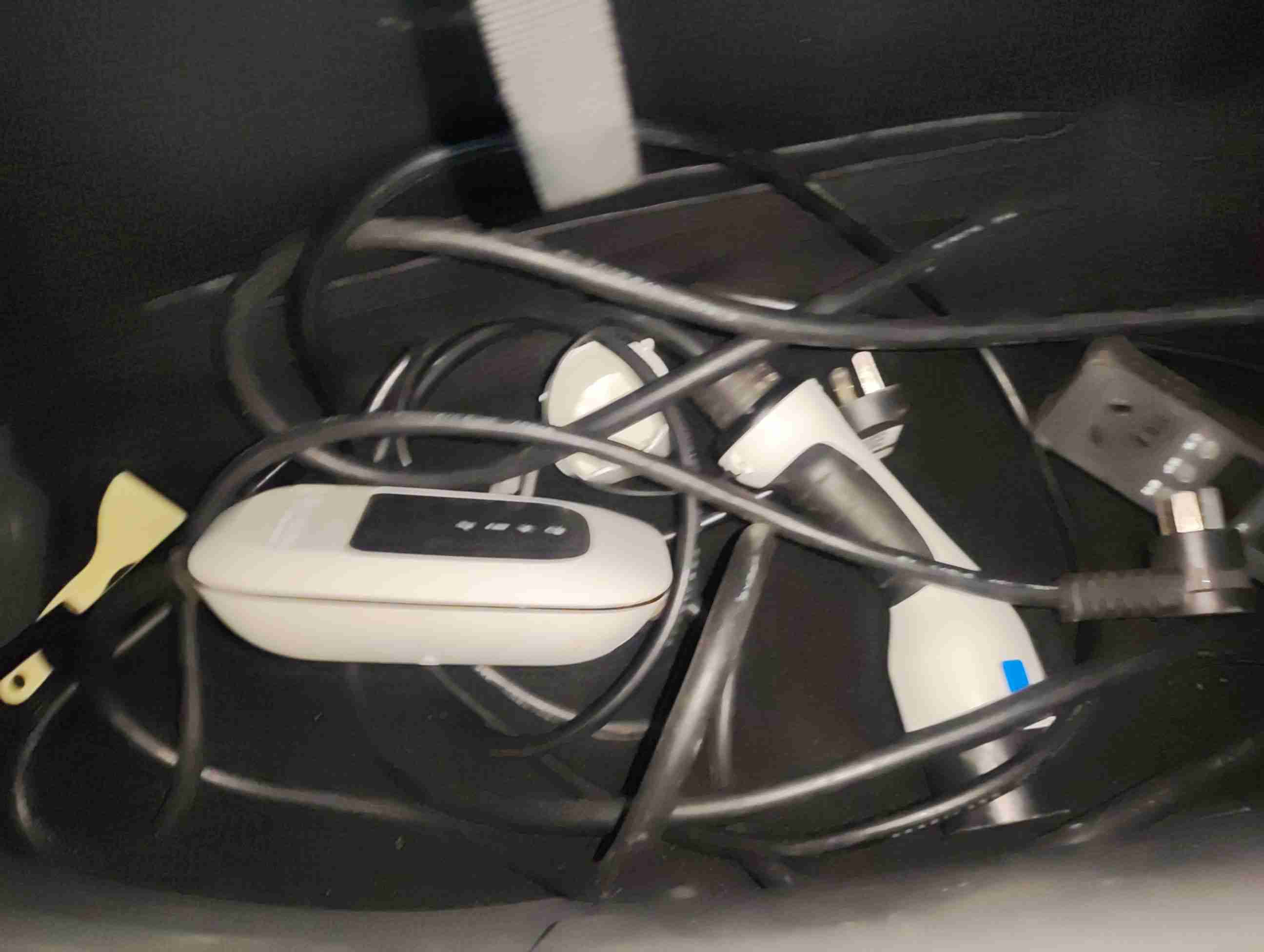 随车便携充电器实拍