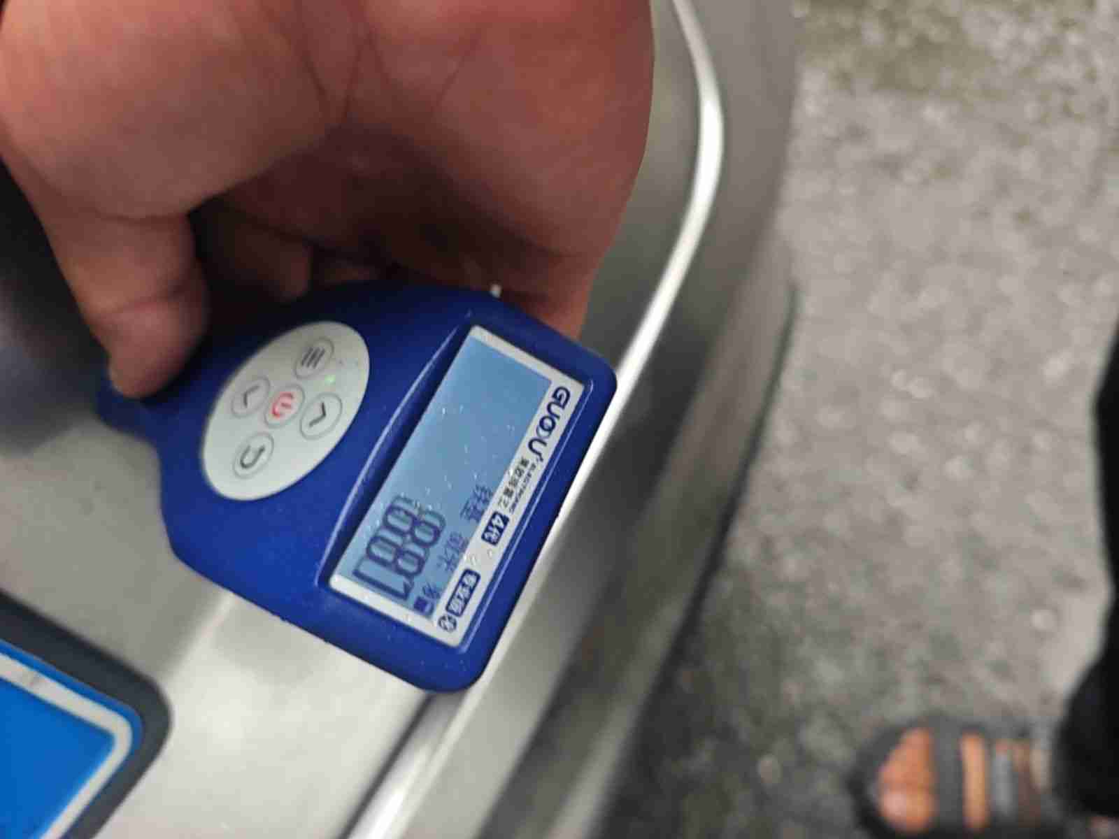 后备箱盖钣金修复痕迹实拍