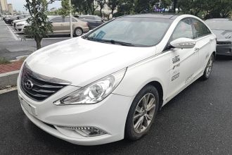 现代 索纳塔 2014款 2.0L 自动豪华版