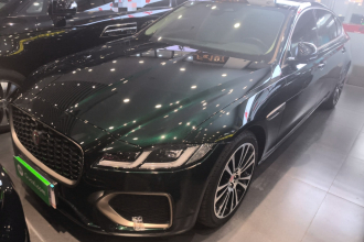 捷豹XFL 2023款 XFL 2.0T P250 两驱尊享豪华鎏金版