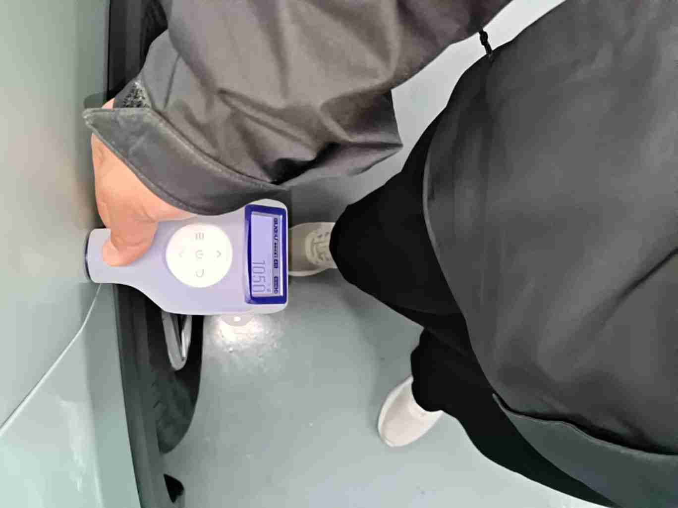 左前翼子板钣金喷漆修复痕迹实拍