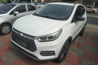 比亚迪 元新能源 2018款 EV360 智联炫酷型