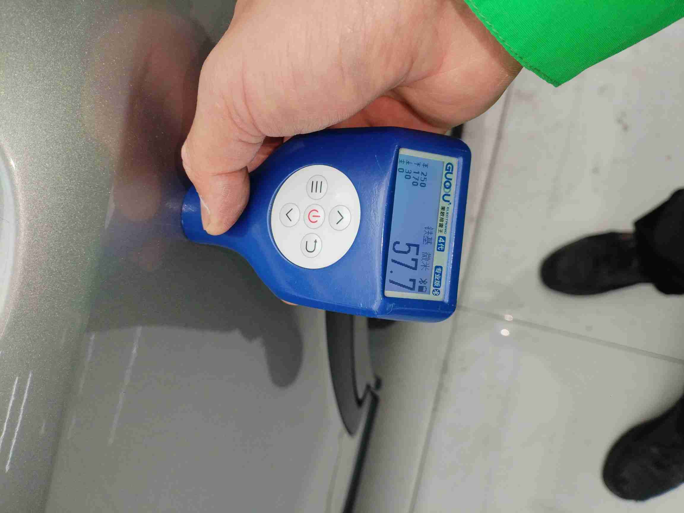 车辆左前翼子板漆面展示