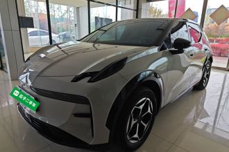 极氪X 2025款 五座后驱版