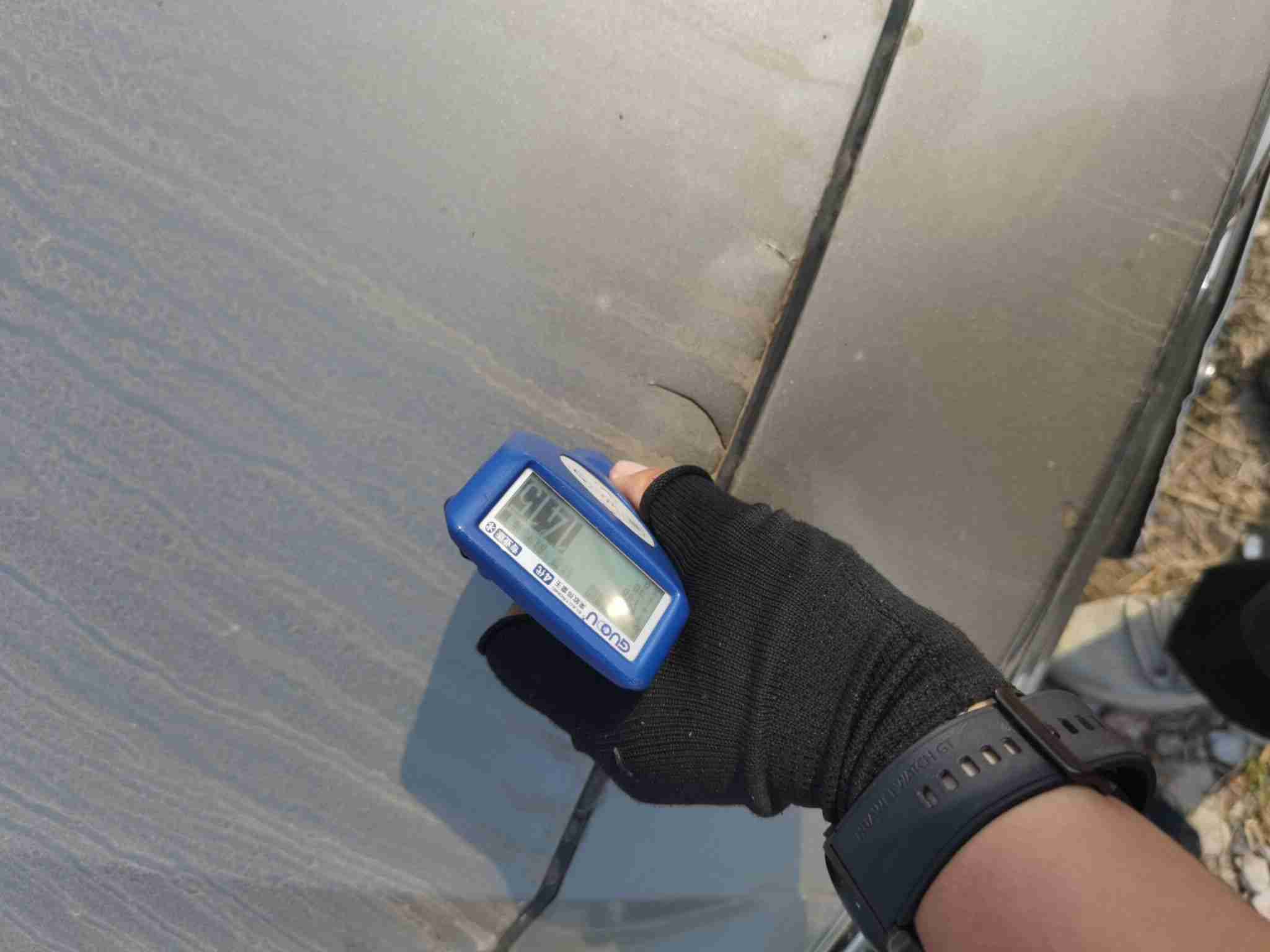 发动机舱盖钣金修复痕迹实拍