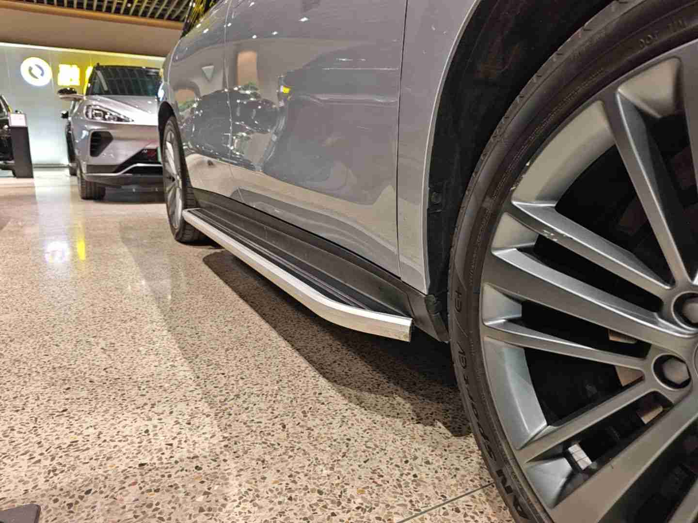 车辆加装登车踏板实拍