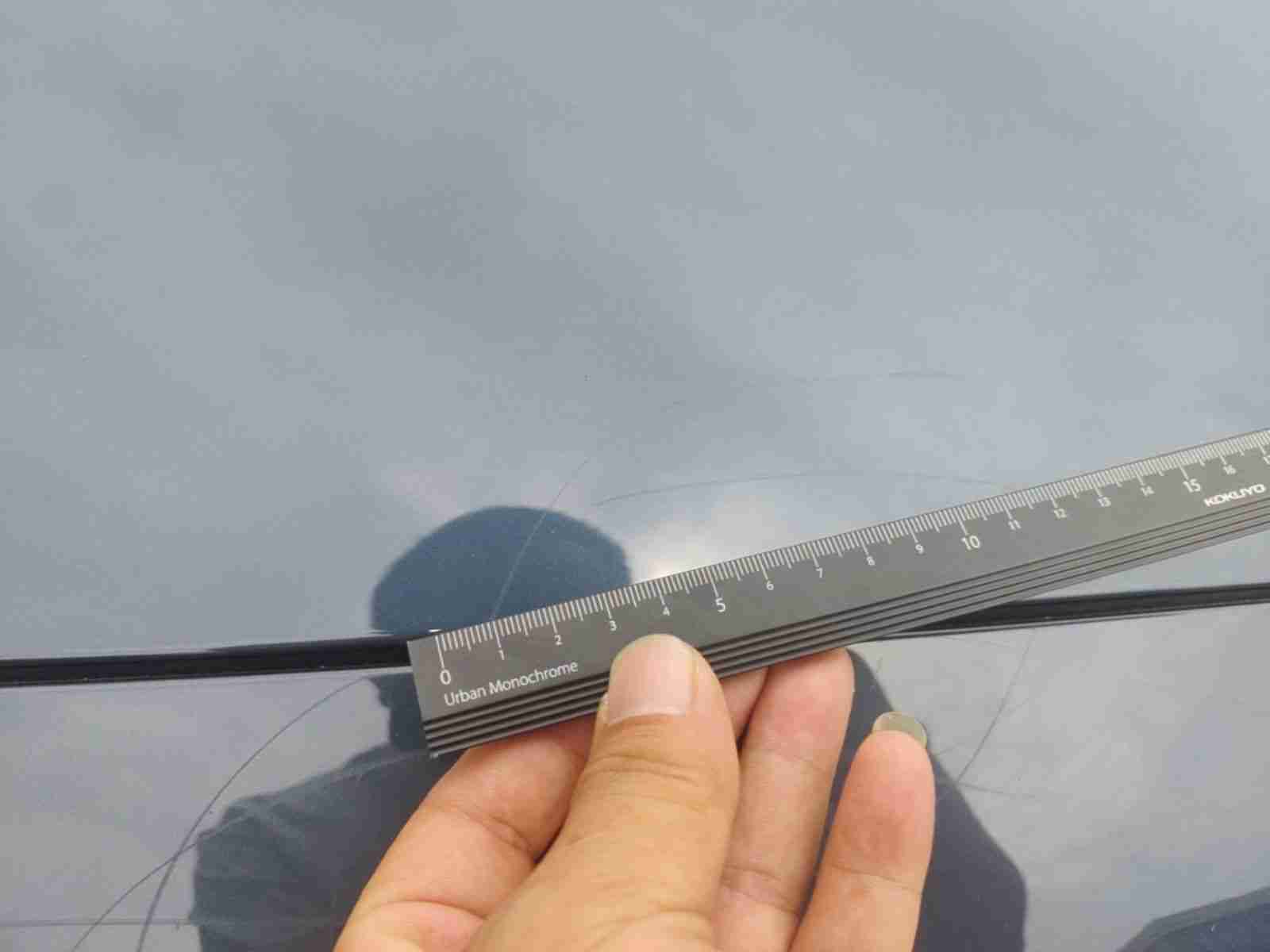 发动机舱盖漆面损伤实拍