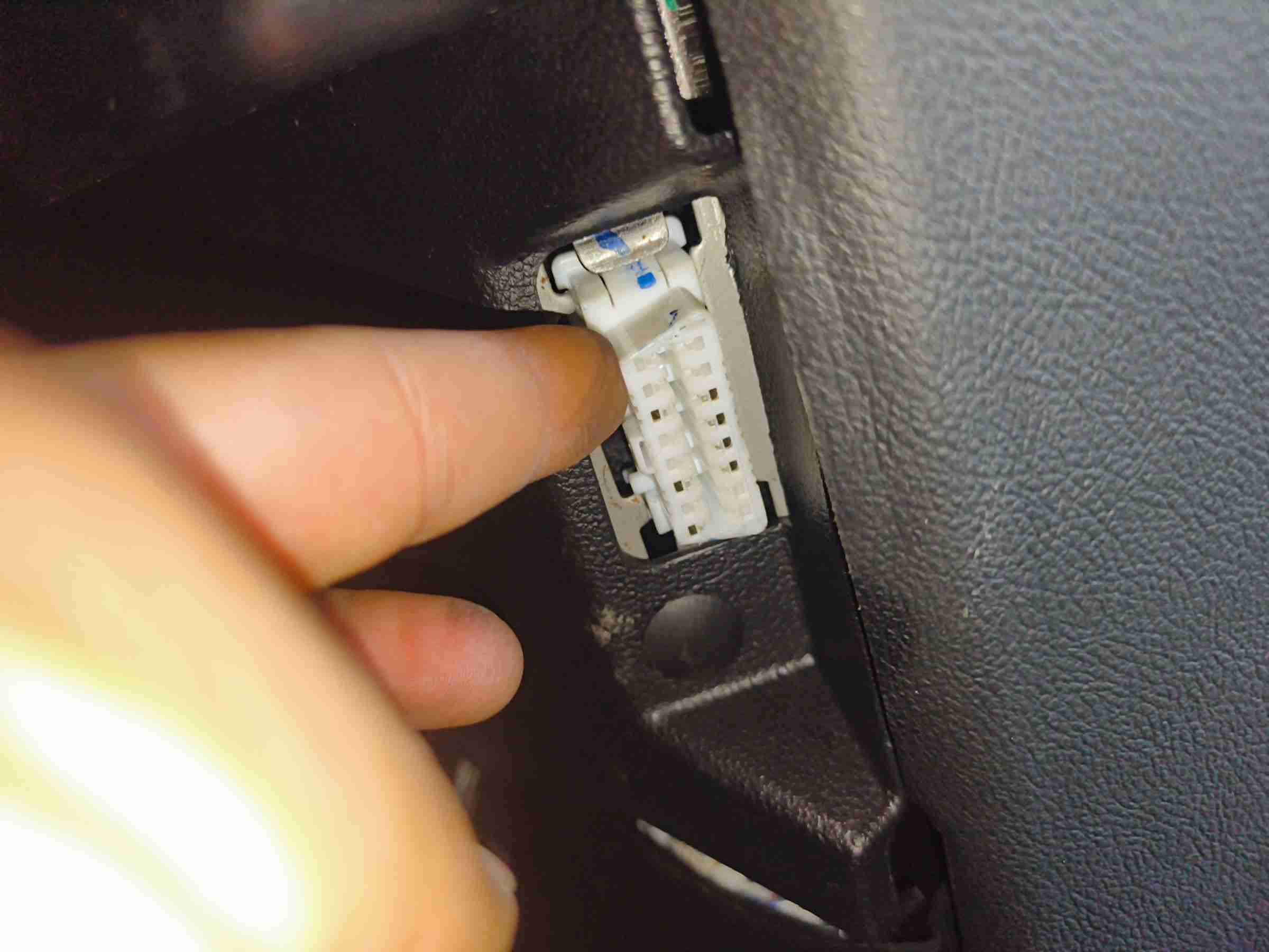 中控台轻微破损处实拍