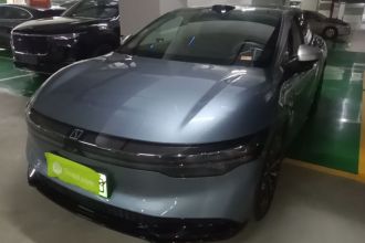 极氪007 2025款 长续航后驱智驾版 100kWh