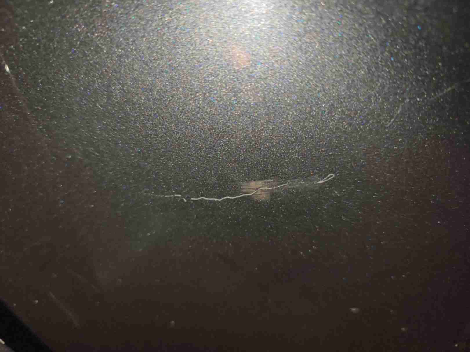 左前门漆面轻微刮蹭实拍