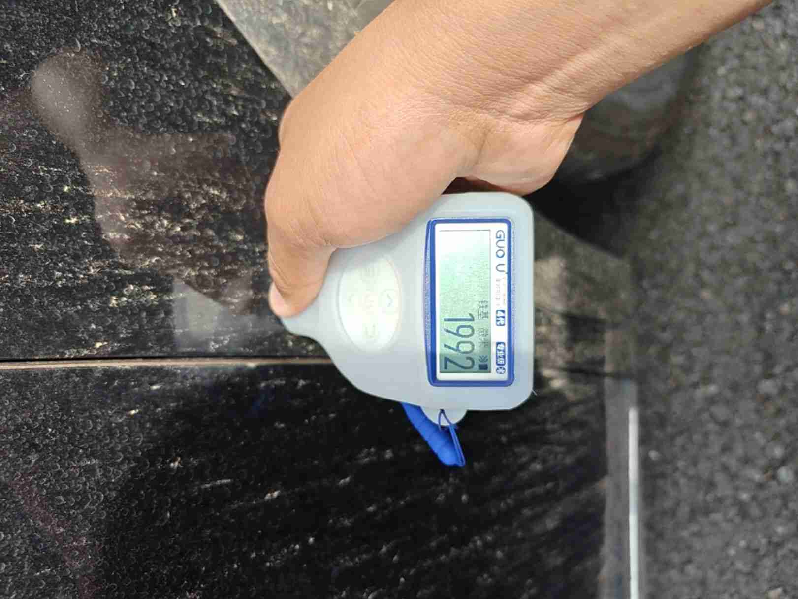 右前翼子板另一处钣金修复位置实拍
