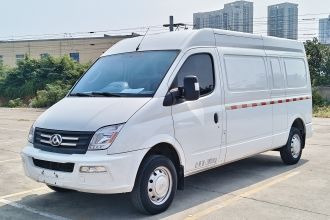 上汽大通MAXUS 新途V80 2023款 2.0T 手动经典城配王长轴中顶3座