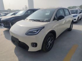 埃安 AION UT 2025款 330星辉版