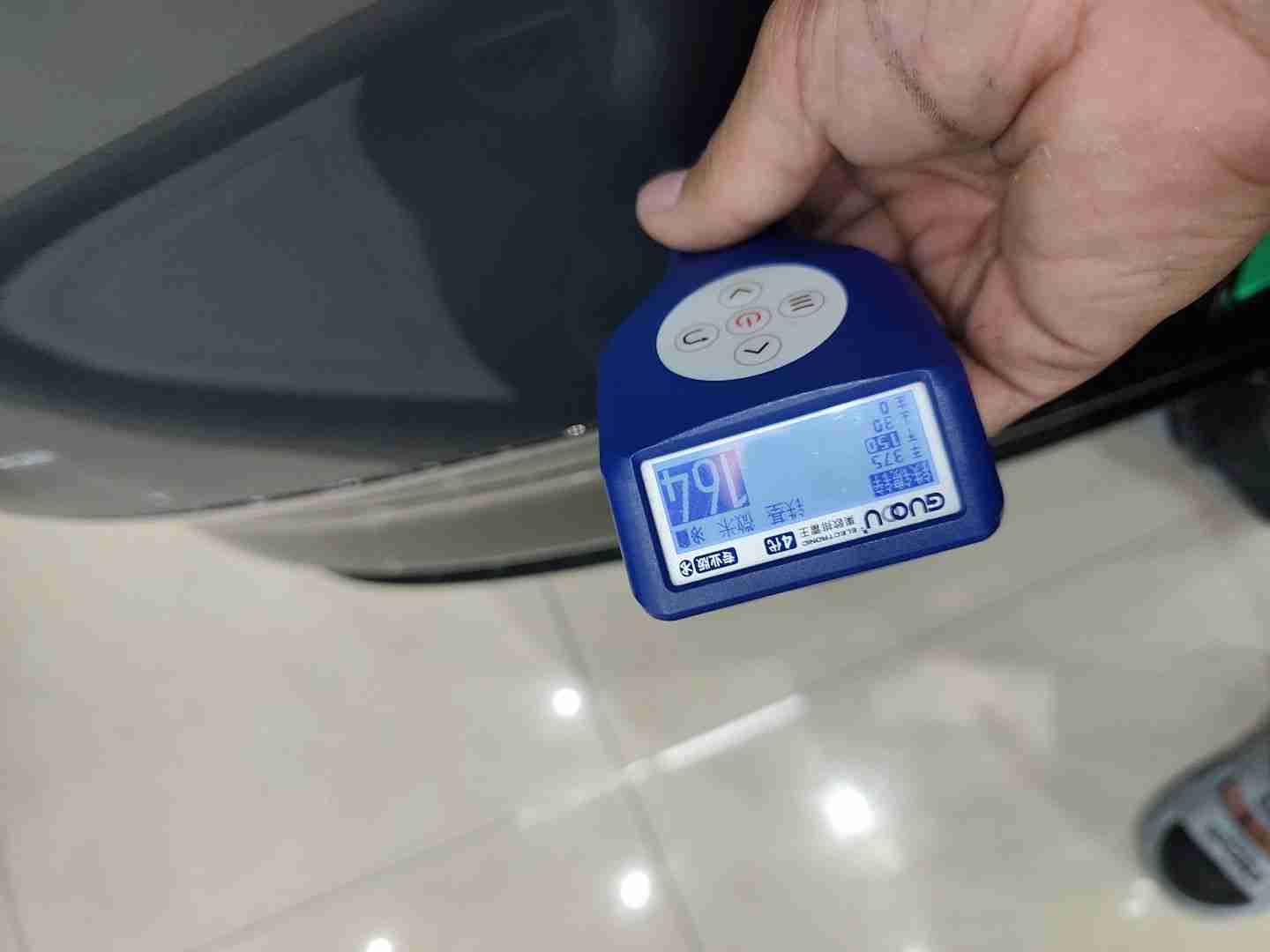 后备箱盖漆面喷漆修复痕迹实拍