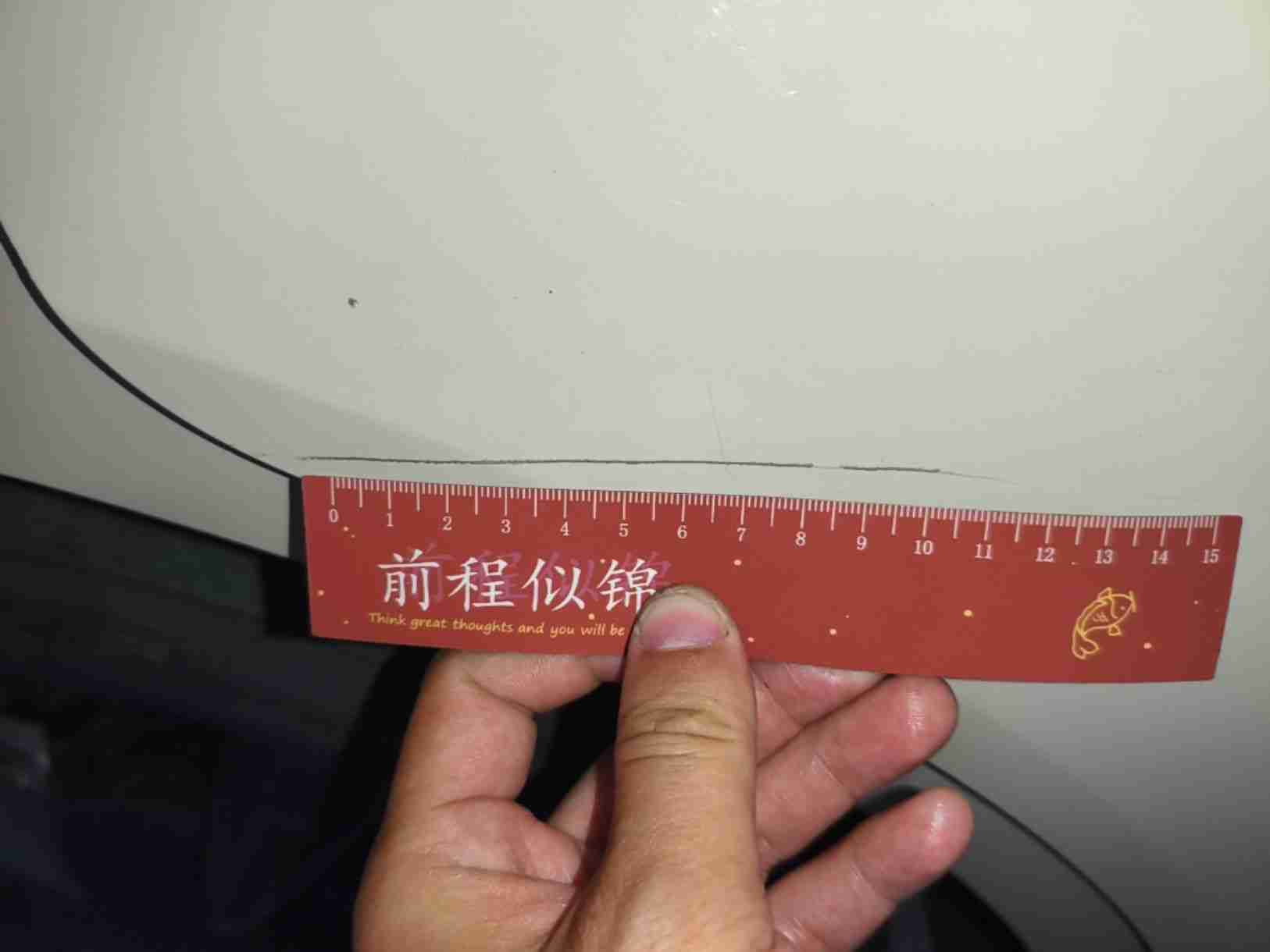 右侧后门漆面损伤漏底漆实拍