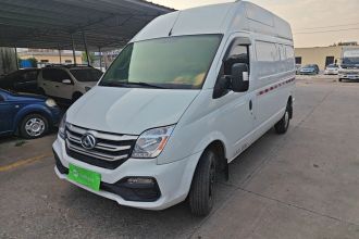 上汽大通MAXUS 新途V80 2023款 2.0T 手动经典城配王长轴高顶3座