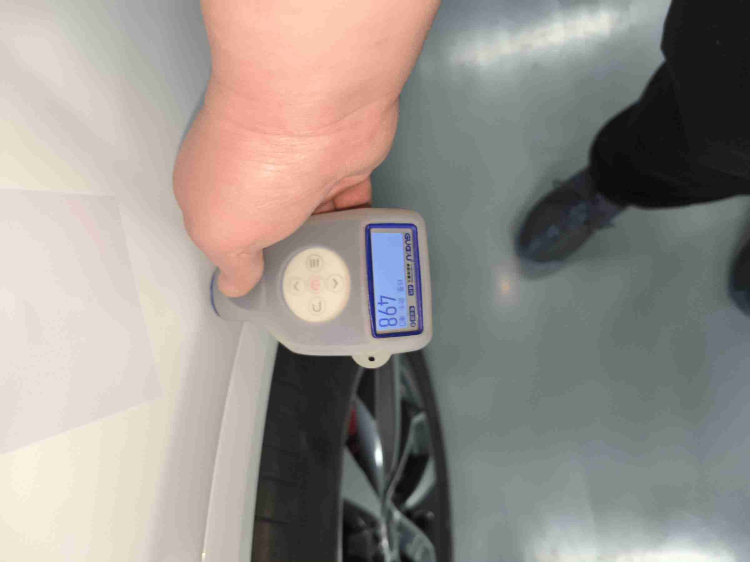 右侧后门钣金修复位置示意