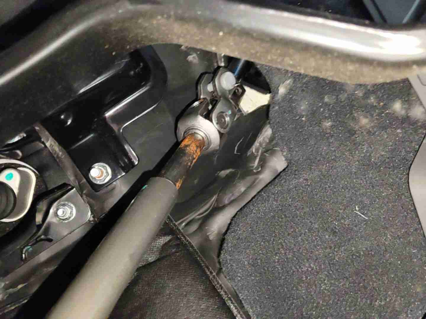 转向柱表面锈渍实拍