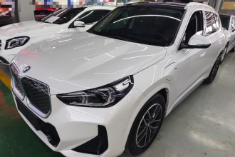 宝马iX1 2025款 eDrive25L M运动套装