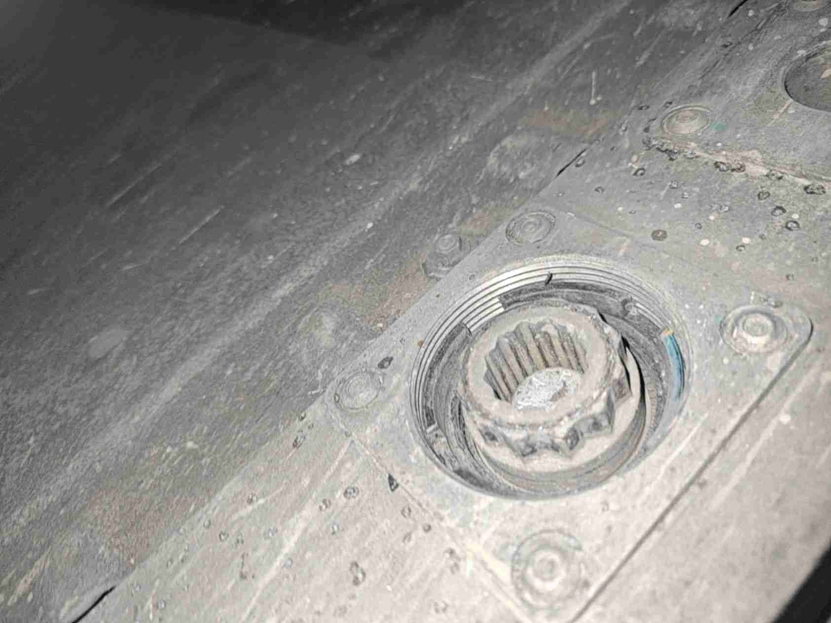 动力电池箱底板更换记录示意