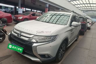 三菱 欧蓝德 2018款 2.4L 四驱精英版 5座