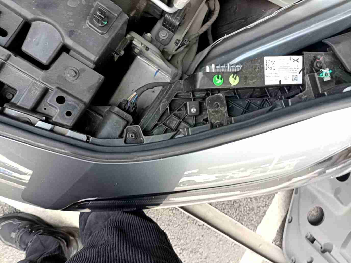 前保险杠安装异常实拍