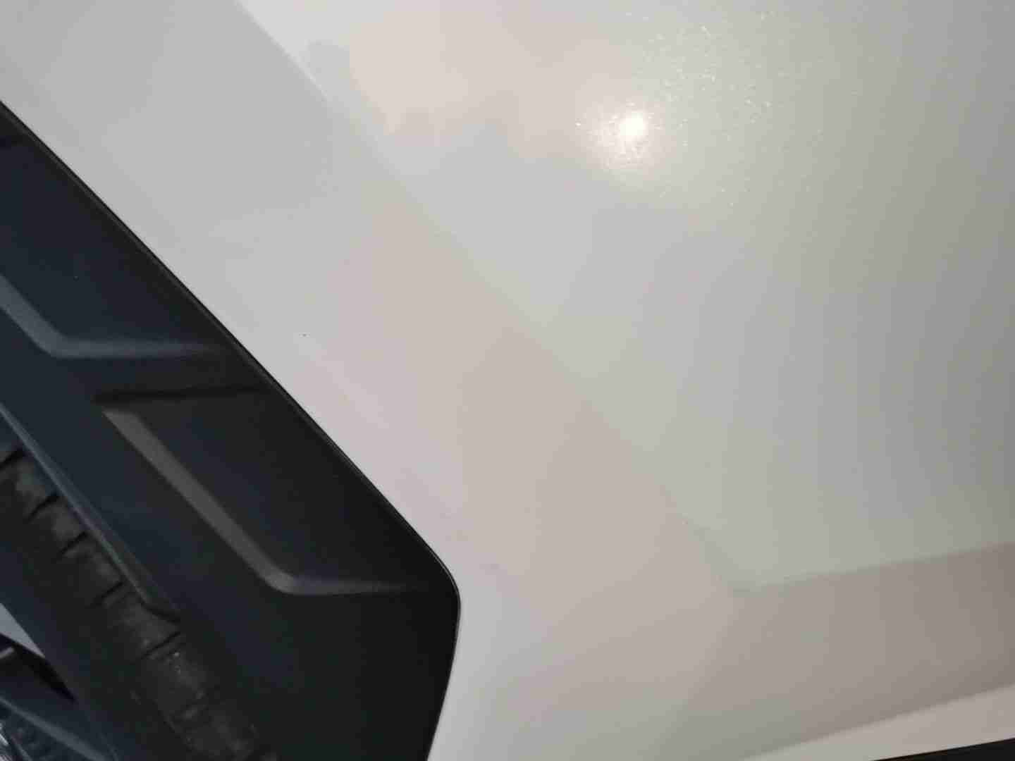后保险杠漆面损伤实拍