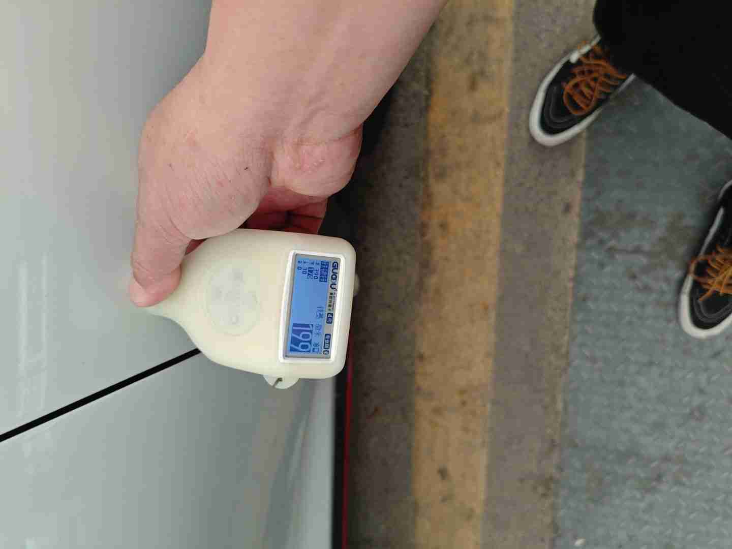 车辆右前翼子板漆面情况参考