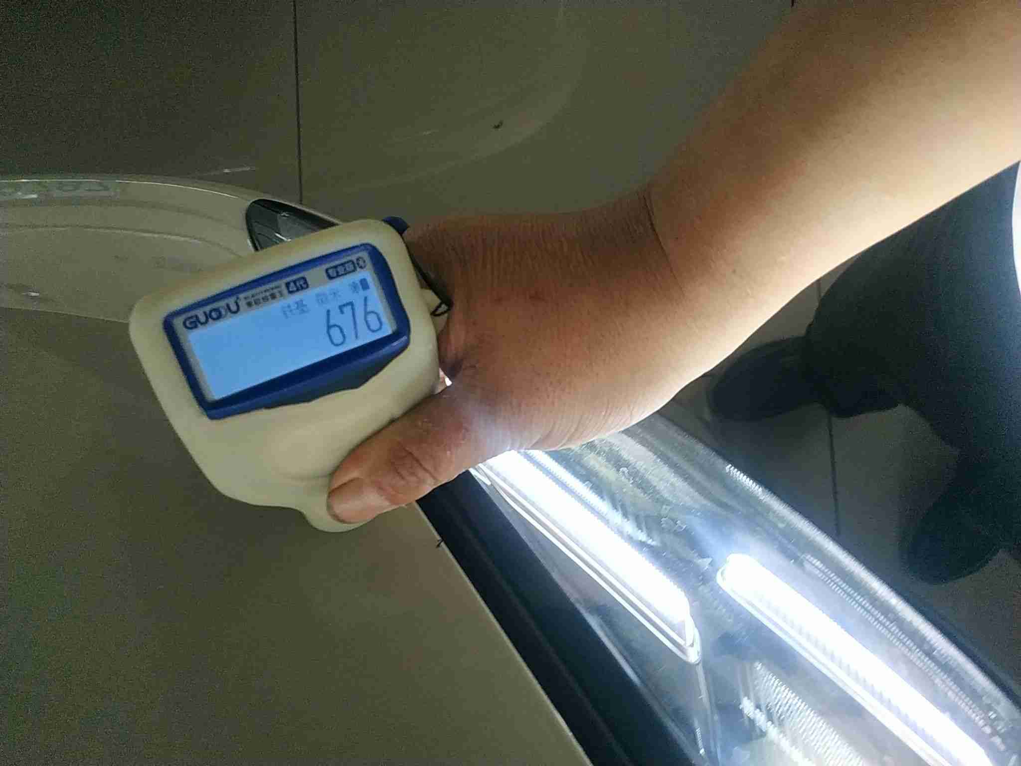 发动机舱盖钣金修复痕迹实拍