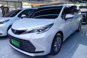 丰田 赛那SIENNA 2024款 2.5L混动 四驱尊贵版