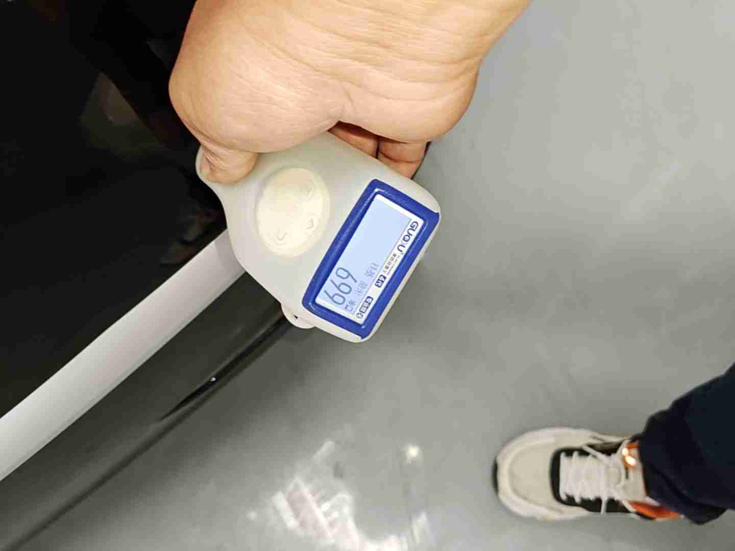 后备箱盖漆面钣金痕迹实拍