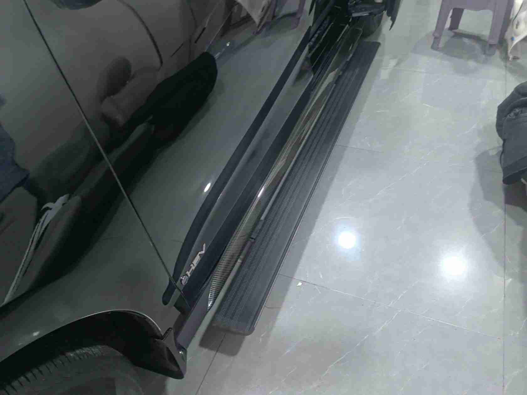 车辆外观加装行李架展示