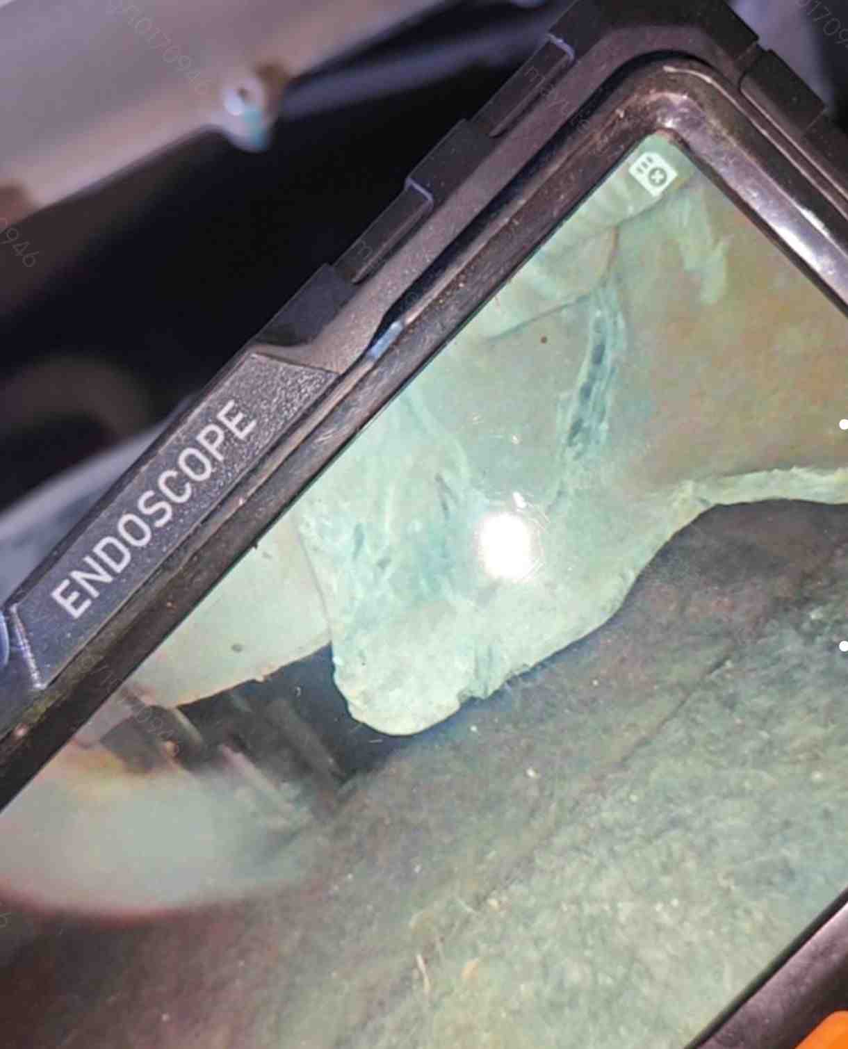 左前翼子板安装支架修复痕迹实拍